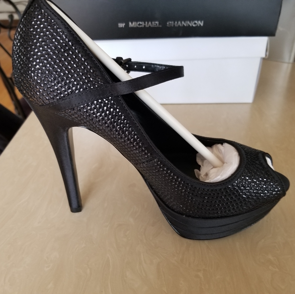 Michael platform satin sequins heels 7M